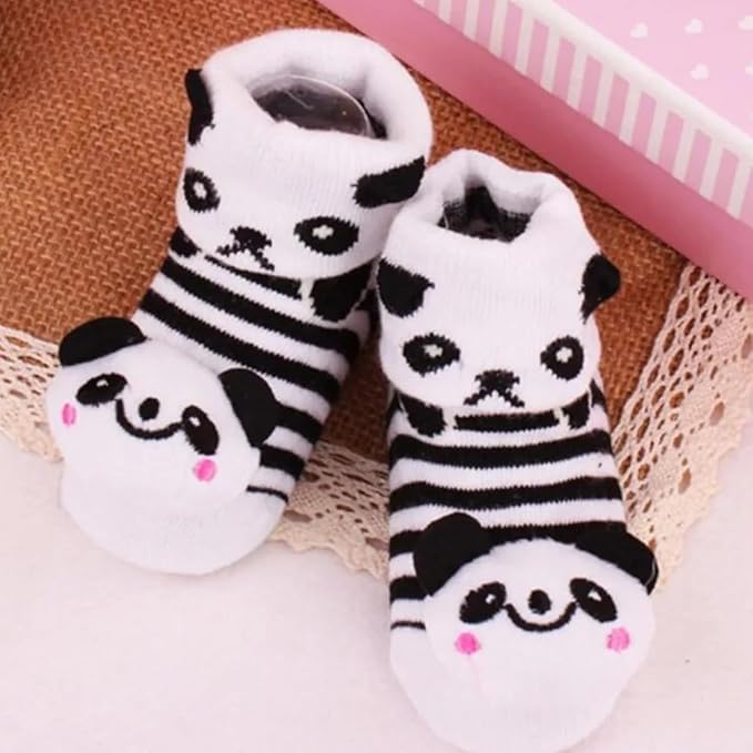 Kit 4 Pares Meias Bebê com Chocalho Pelúcia 3D - 0 a 24 Meses - Imagem 4