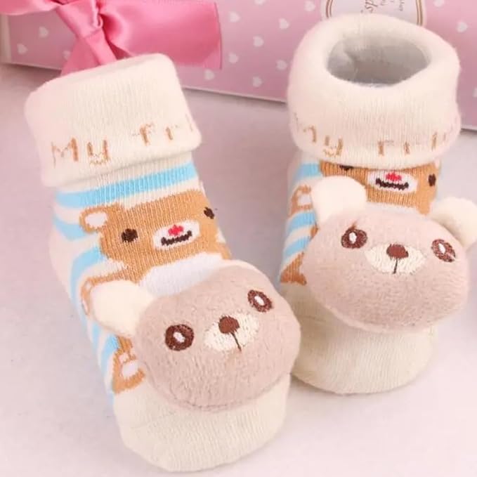 Kit 4 Pares Meias Bebê com Chocalho Pelúcia 3D - 0 a 24 Meses - Imagem 6